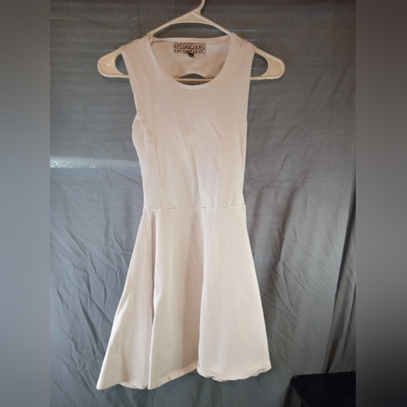 Elegant White Fit And Flare Cut Out Shift Sleeveless Mini Dress - Picture 1 of 3